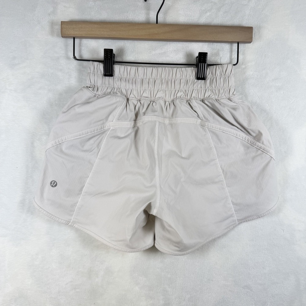 Lululemon Women's Beige Athletic Shorts Size 2 Elastic Waist Pockets High Rise